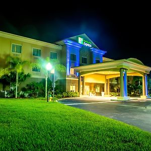 Holiday Inn Express & Suites Cocoa, An Ihg Hotel